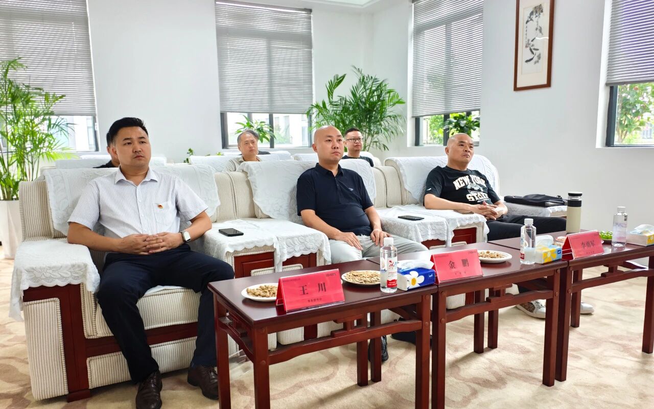 艾斯玛特科技观阅兵:铭记峥嵘岁月,共筑强国